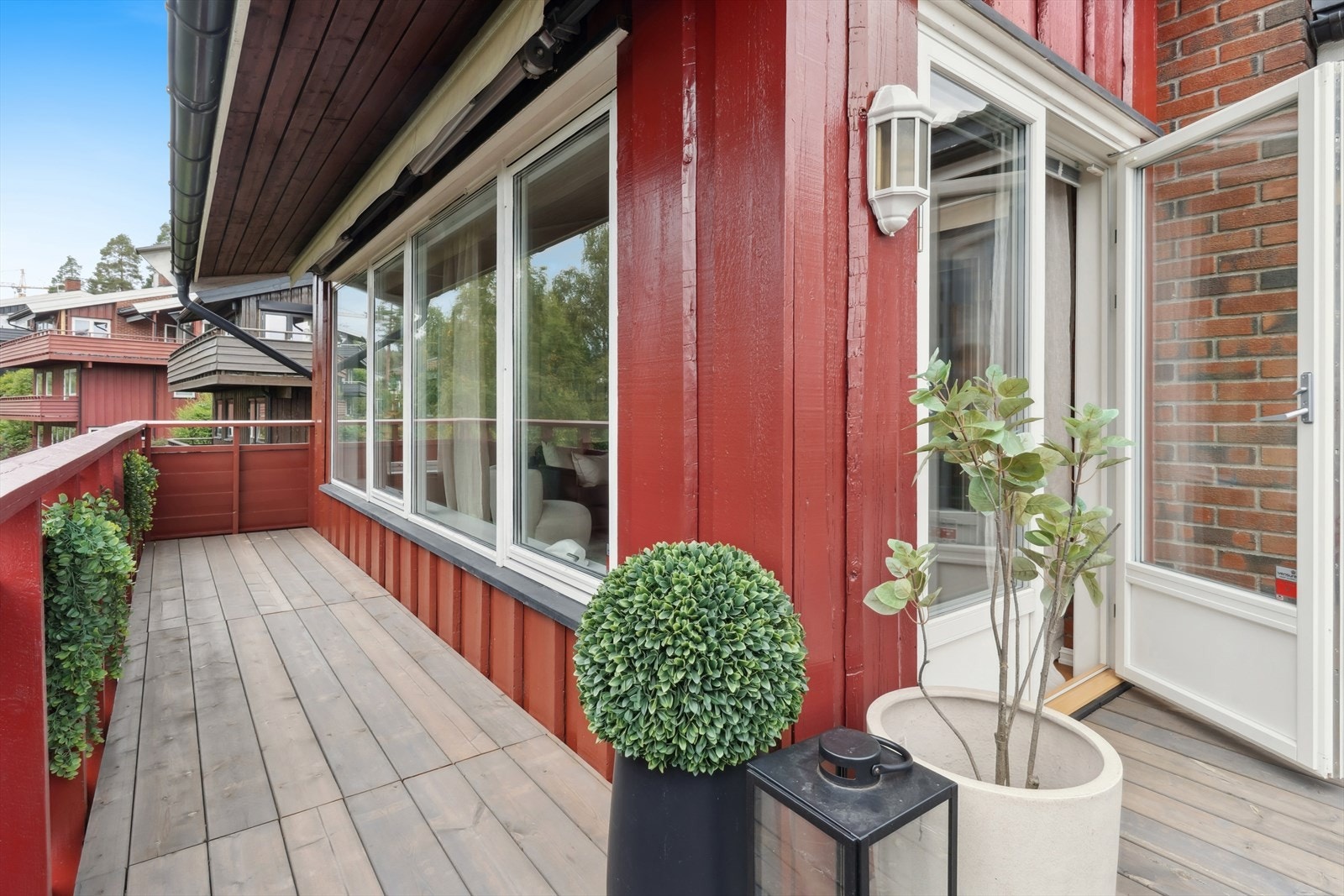 Utgang til husets terrasse fra stuen. Galleribilde