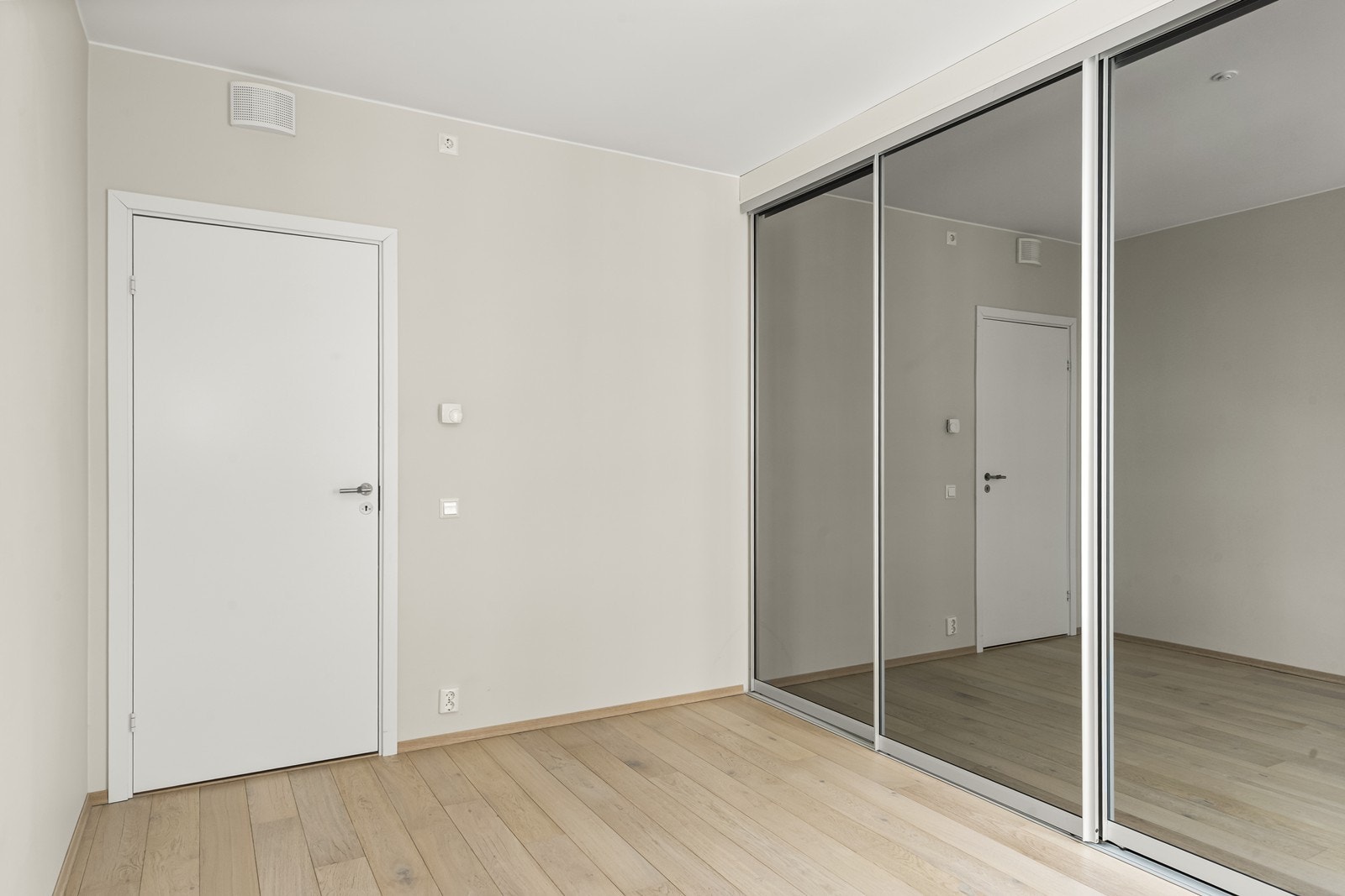 Også her er det parkett på gulv og vannbåren gulvvarme for økt komfort. Galleribilde