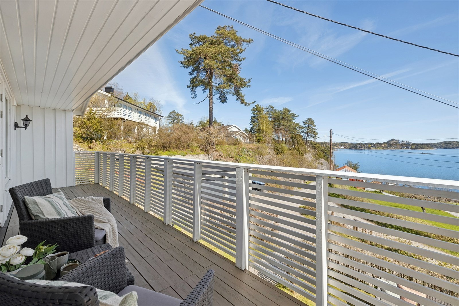 Terrasse med adkomst fra stuen Galleribilde