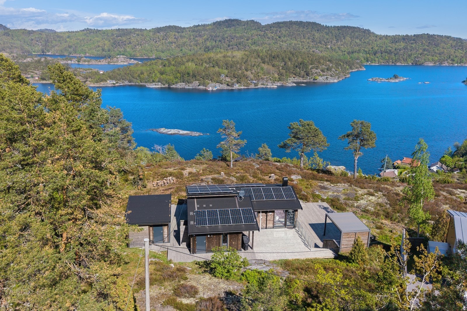 Oversikt over eiendommen og dens plassering i det naturskjønne området. Galleribilde