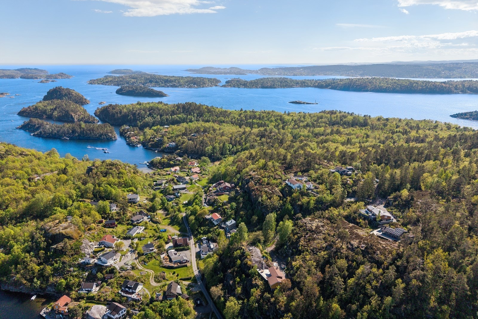 Utsikt over den nærliggende skjærgården. Galleribilde