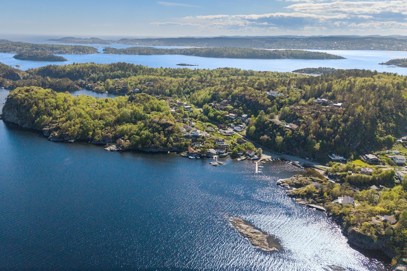 Området byr på flotte tur- og rekreasjonsmuligheter, både til lands og til vanns. Galleribilde