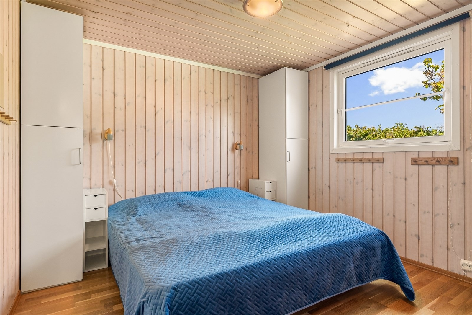 Et av tre soverom i vestfløyen. Galleribilde