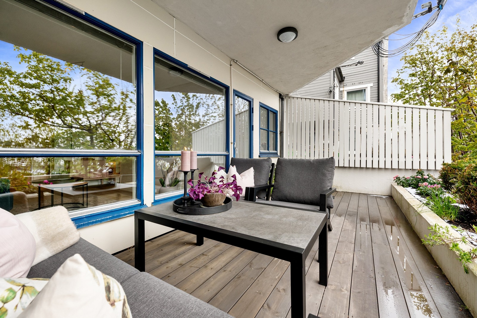 Lun og koselig overbygd terrasse Galleribilde
