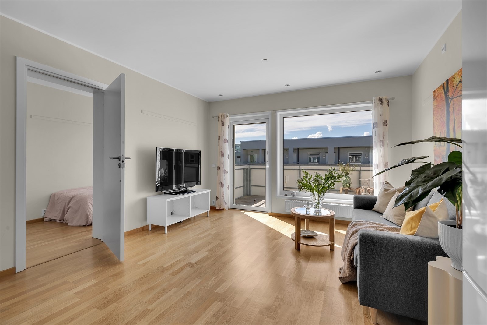 Stuen har takmonterte downlights Galleribilde