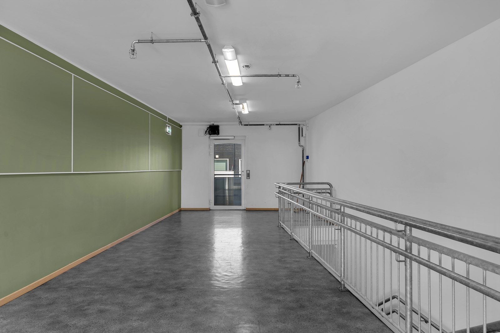Felles trapperom med heis Galleribilde