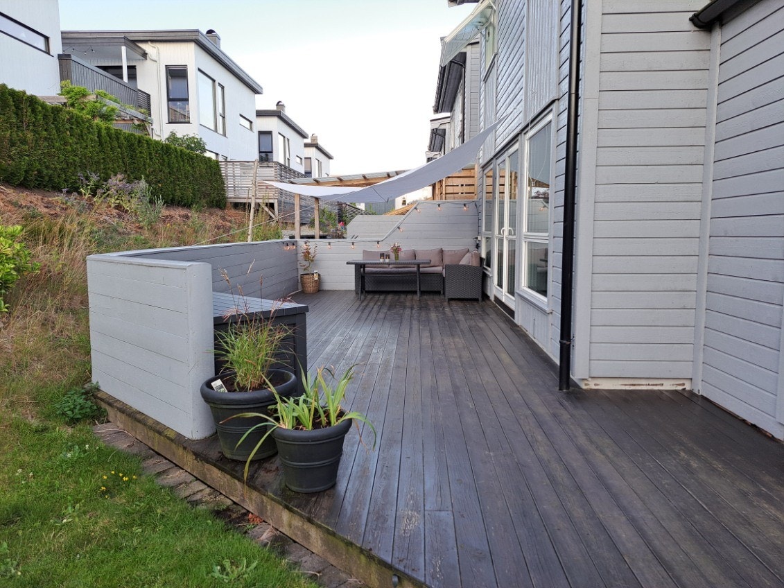 Terrasse med enkel adkomst til hagen Galleribilde