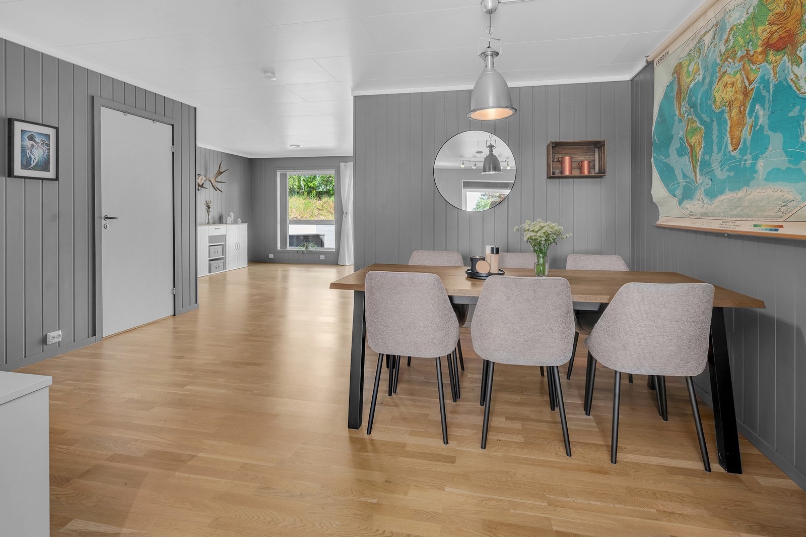 Plass til stor spisegruppe Galleribilde