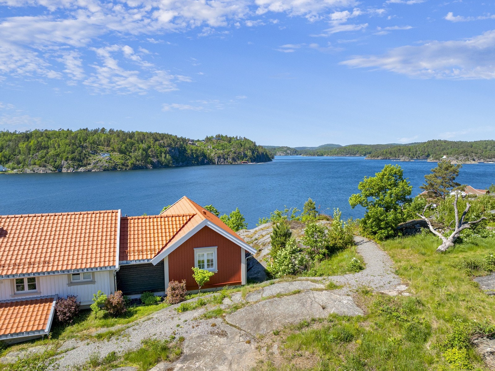 Her ligger alt til rette for å skape et hjem med umiddelbar nærhet til sjøen og Sørlandets skjærgård.
Foto: Hallvard Rimereit Galleribilde