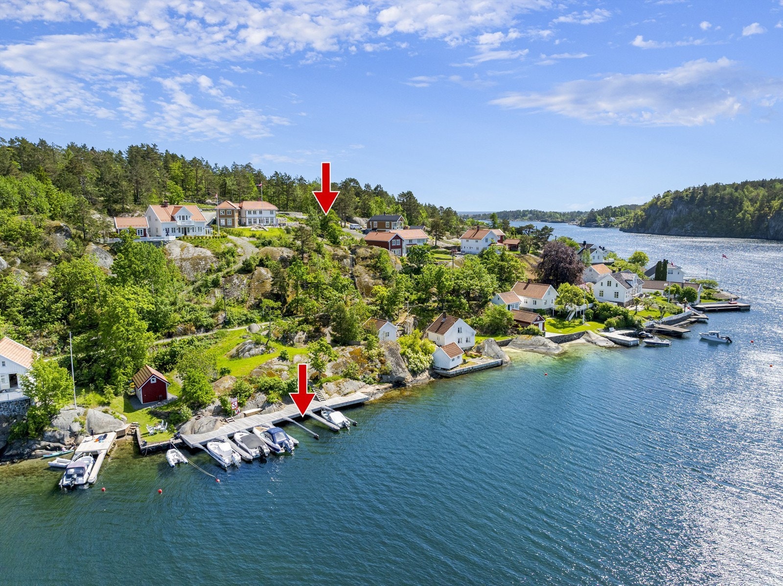 Kystbebyggelsen glir naturlig inn i landskapet og er regulert for området. Galleribilde