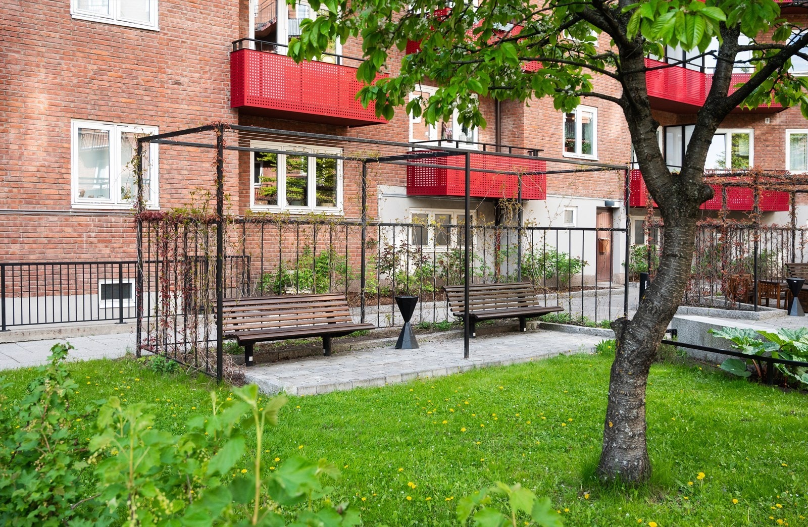 Grønne plener og beplantning skaper et trivelig bomiljø. Galleribilde