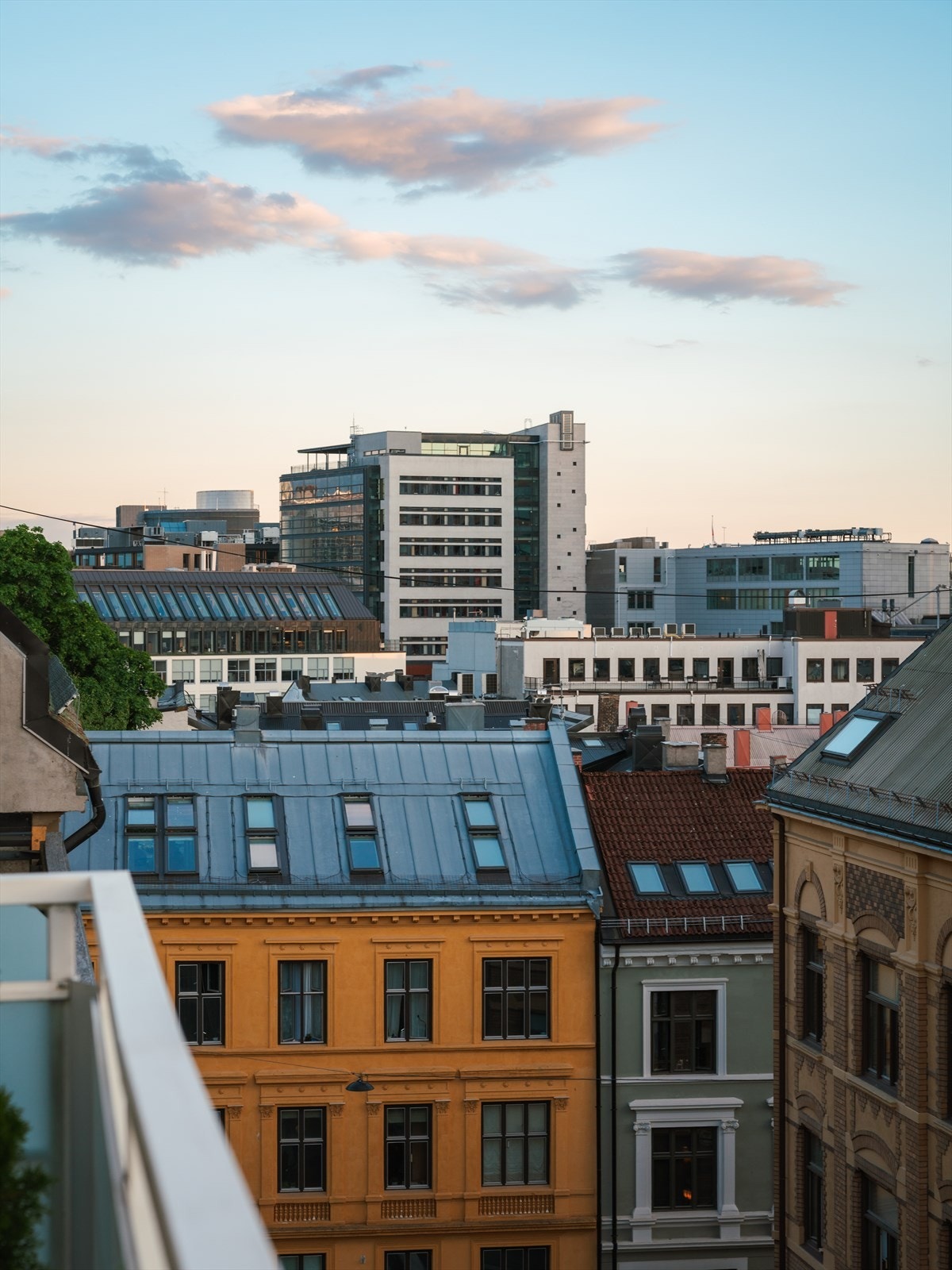 Selger opplyser om sol fra ca. kl. 09.30 og helt frem til solnedgang. Galleribilde