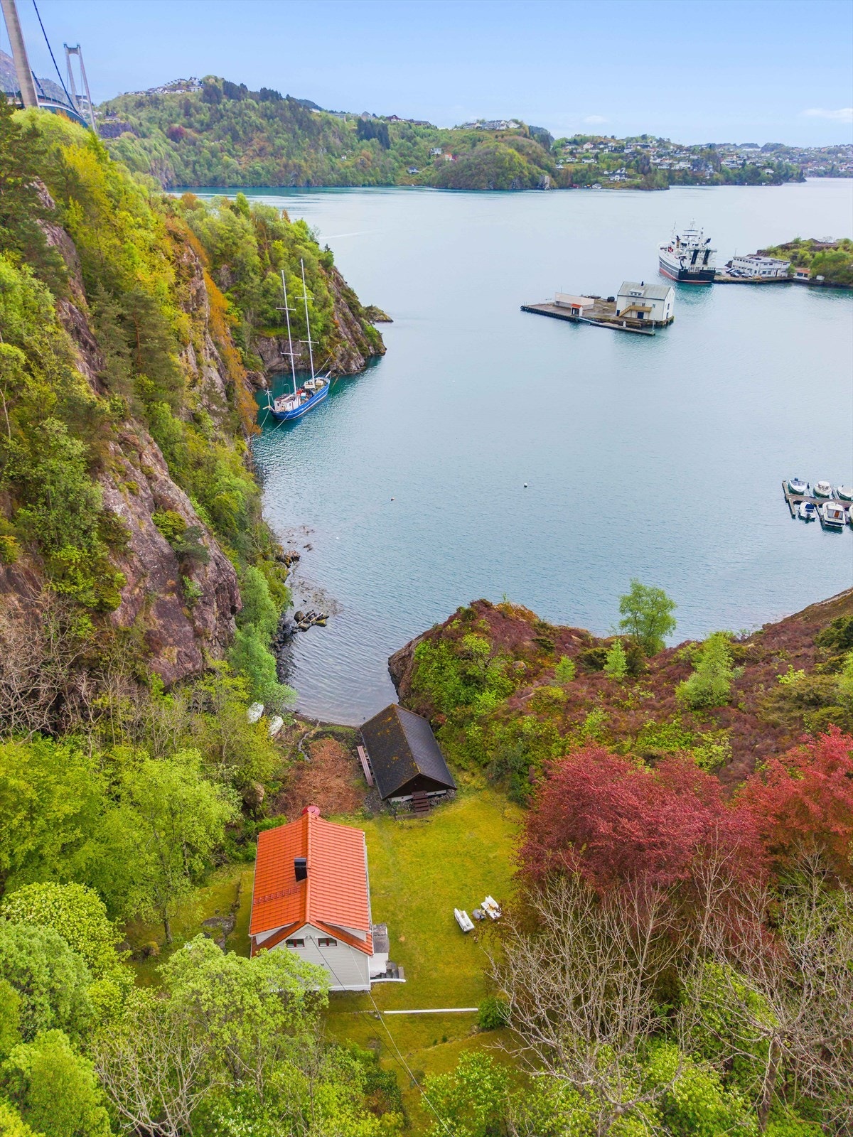 Oversiktsbilde mot vågen og Byfjorden. Bildet er tatt mot sør. Galleribilde