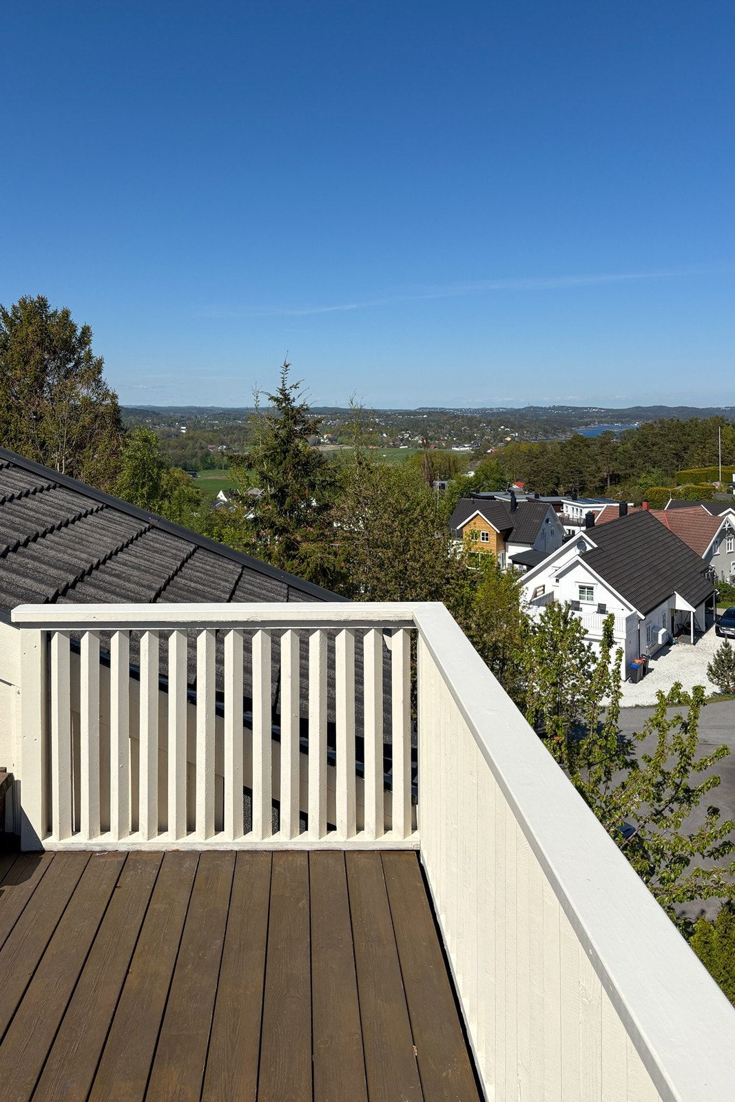 Flere hyggelig terrasser med luftig utsyn. Galleribilde
