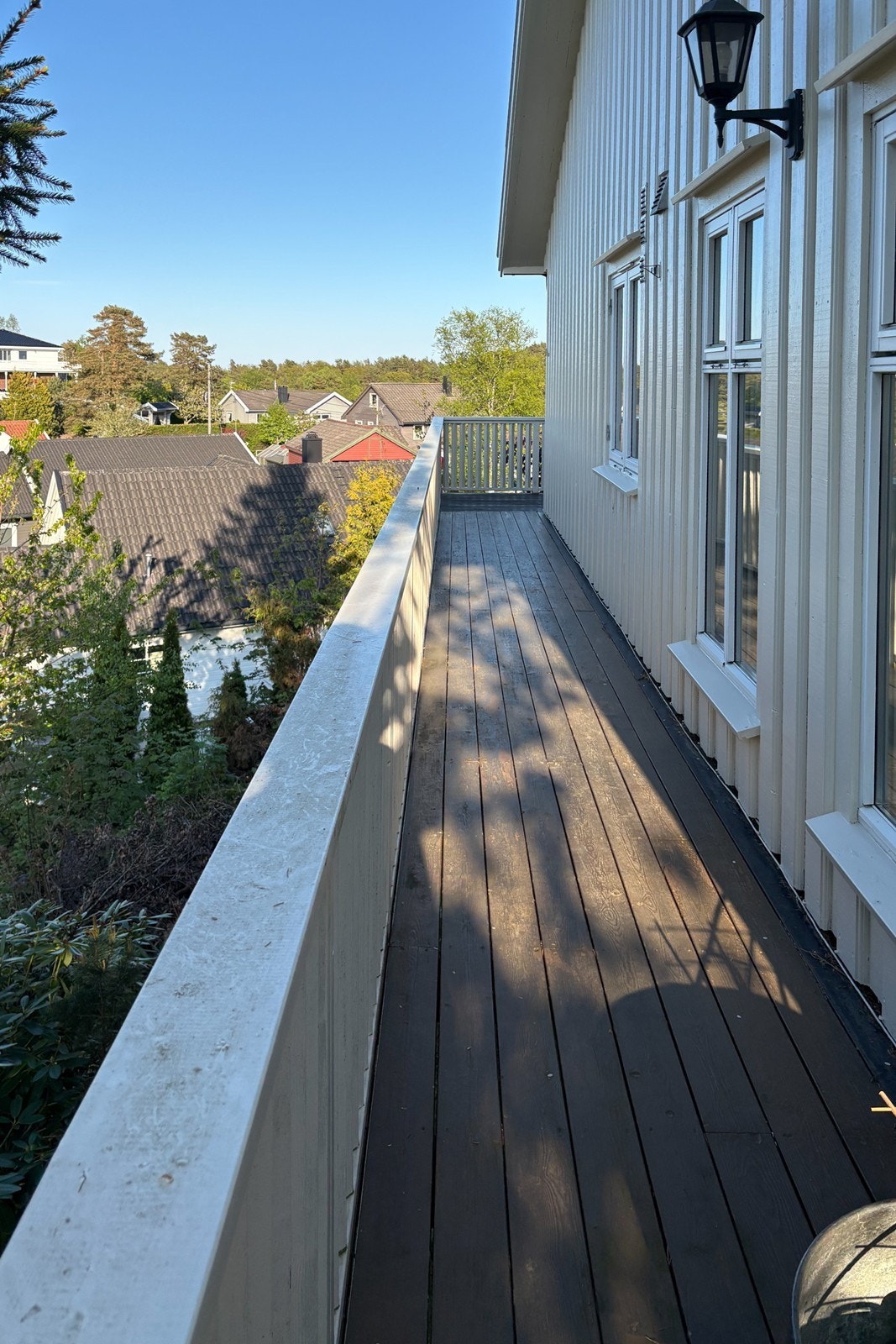 Veranda rundt store deler av huset. Galleribilde