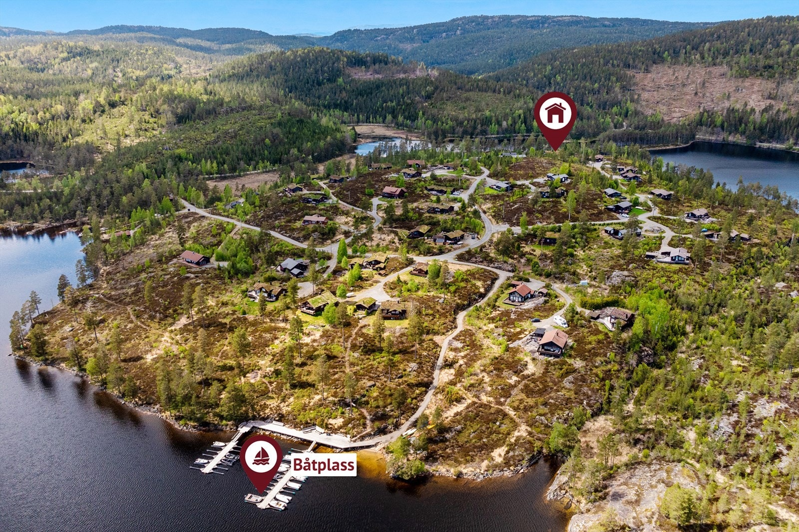 Det medfølger båtplass i flott fellesanlegg i kort avstand fra hytta. Galleribilde