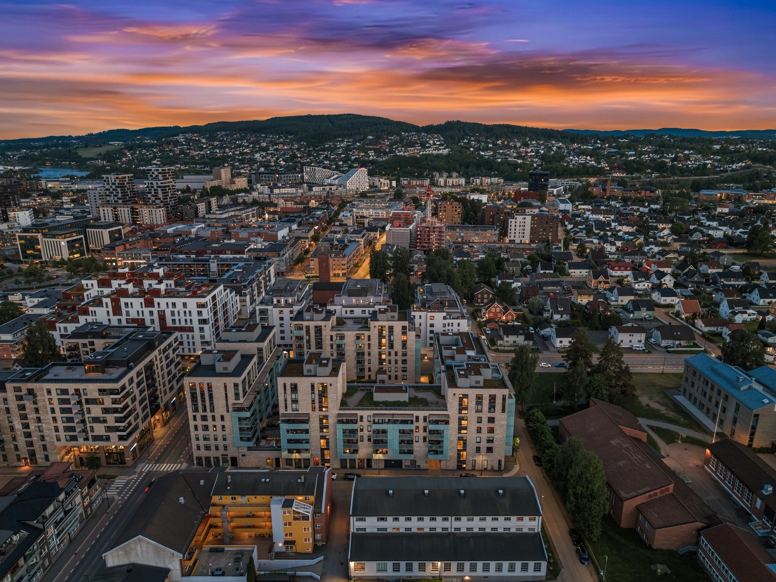 En moderne og svært innbydende 2-roms selveierleilighet med attraktiv beliggenhet midt i Lillestrøm sentrum. Galleribilde