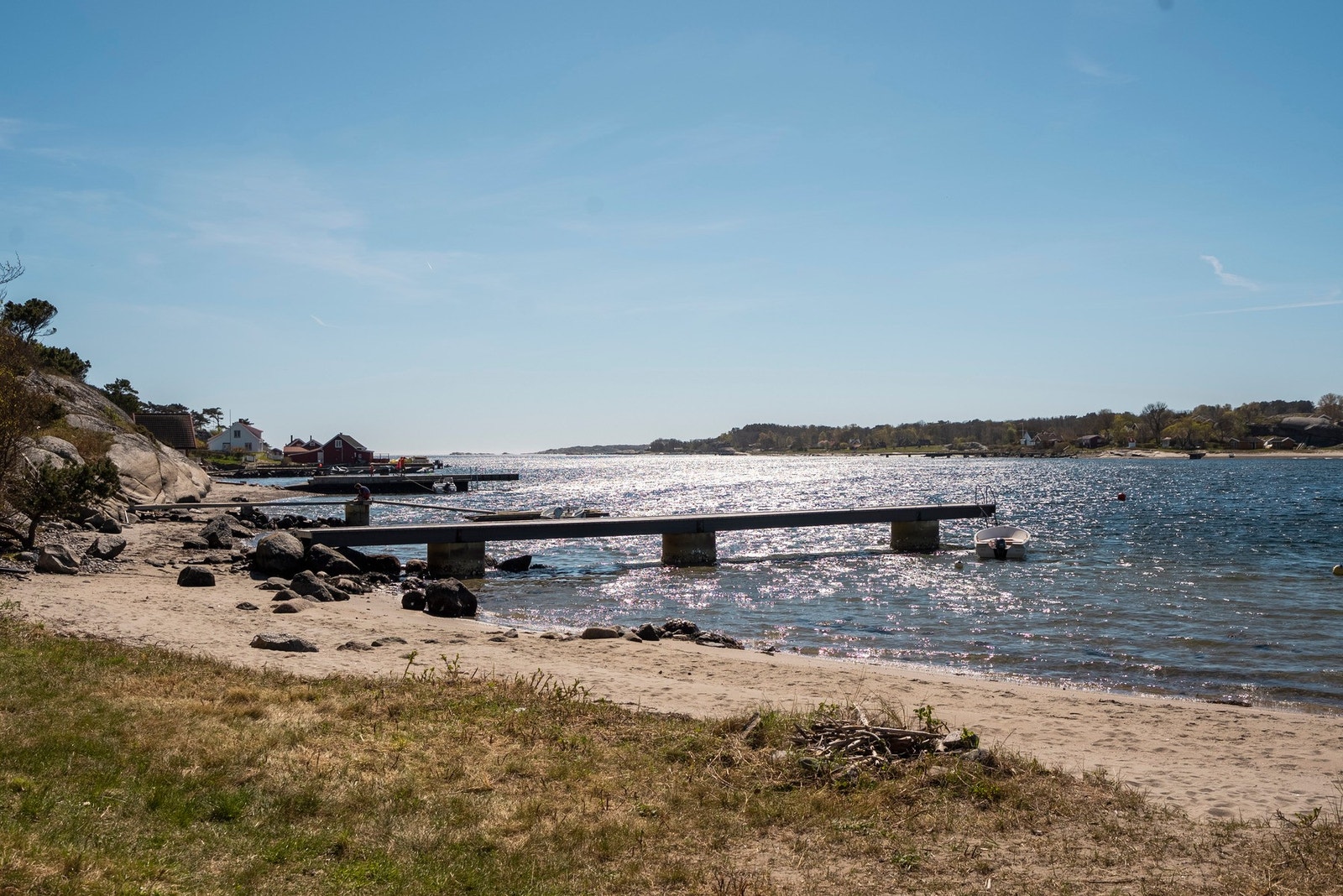Privat strandområde med nydelig utsikt utover horisonten Galleribilde