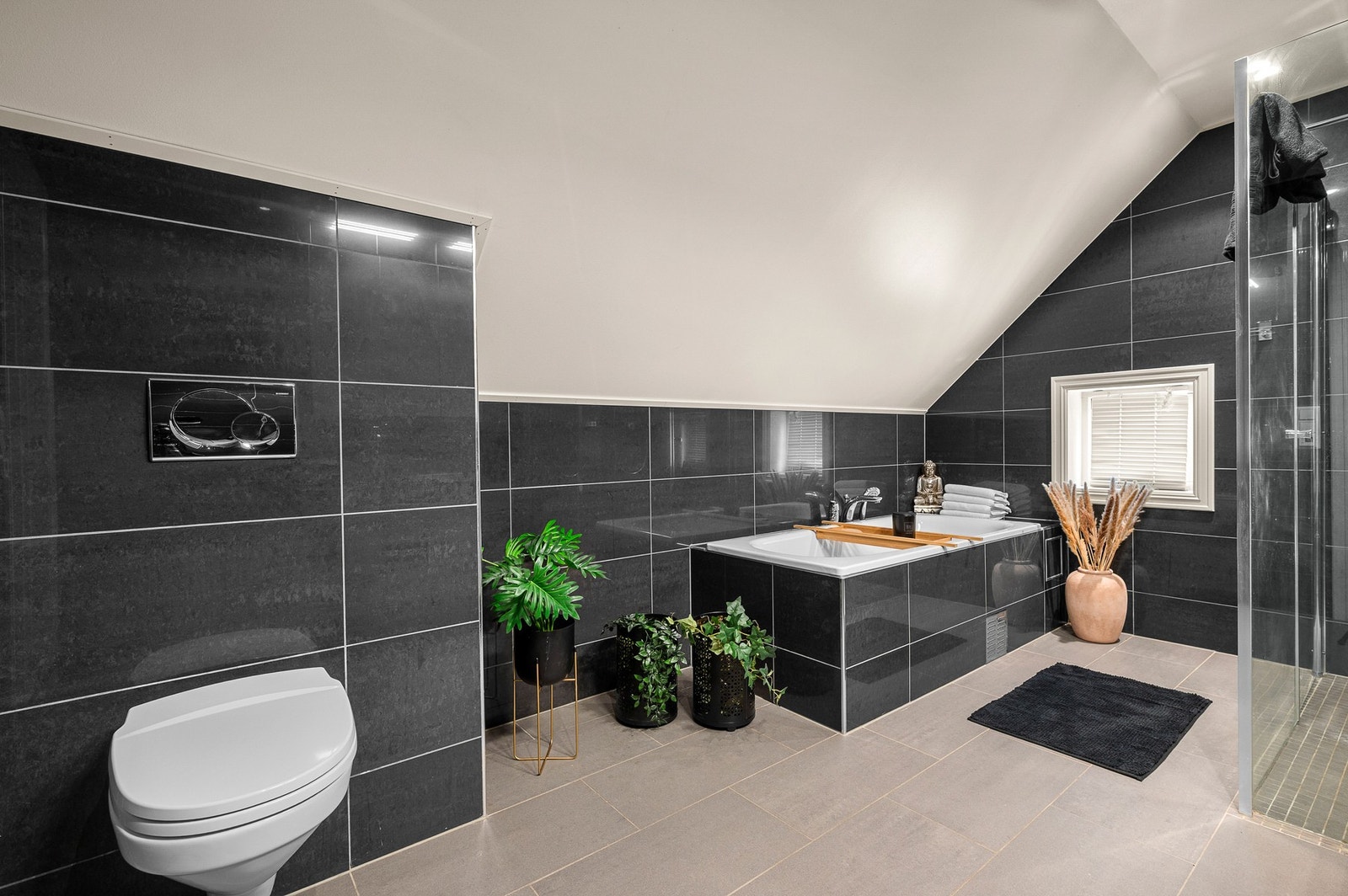 Badet måler 10 kvm. Galleribilde