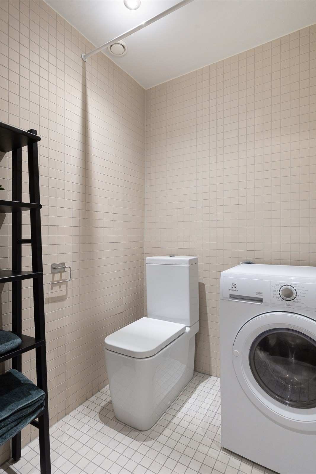 I 2024 ble det lagt nye varmekabler, og derav ny gulvflis, på badet. Galleribilde