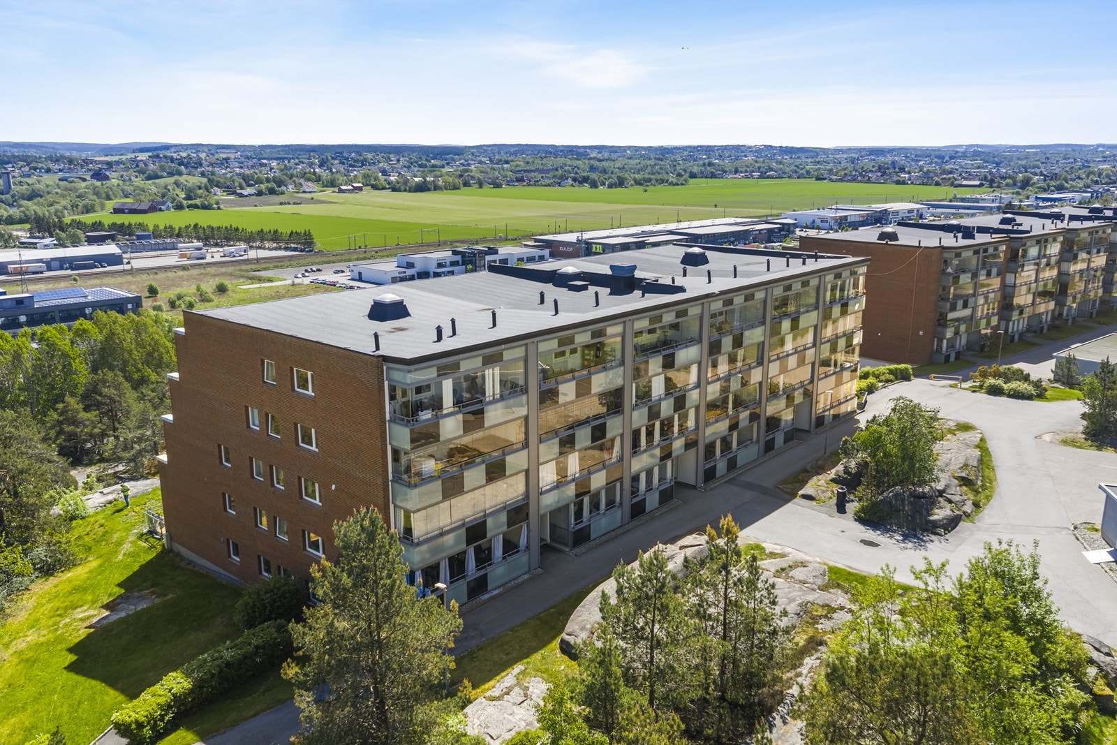 Det medfølger en garasjeplass i parkeringskjeller i nabobygget, Bergfrueveien 14. Galleribilde