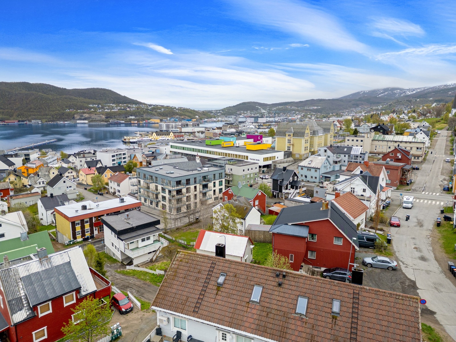 Tilbaketrukket fra hovedvei er det lite trafikk og støy Galleribilde