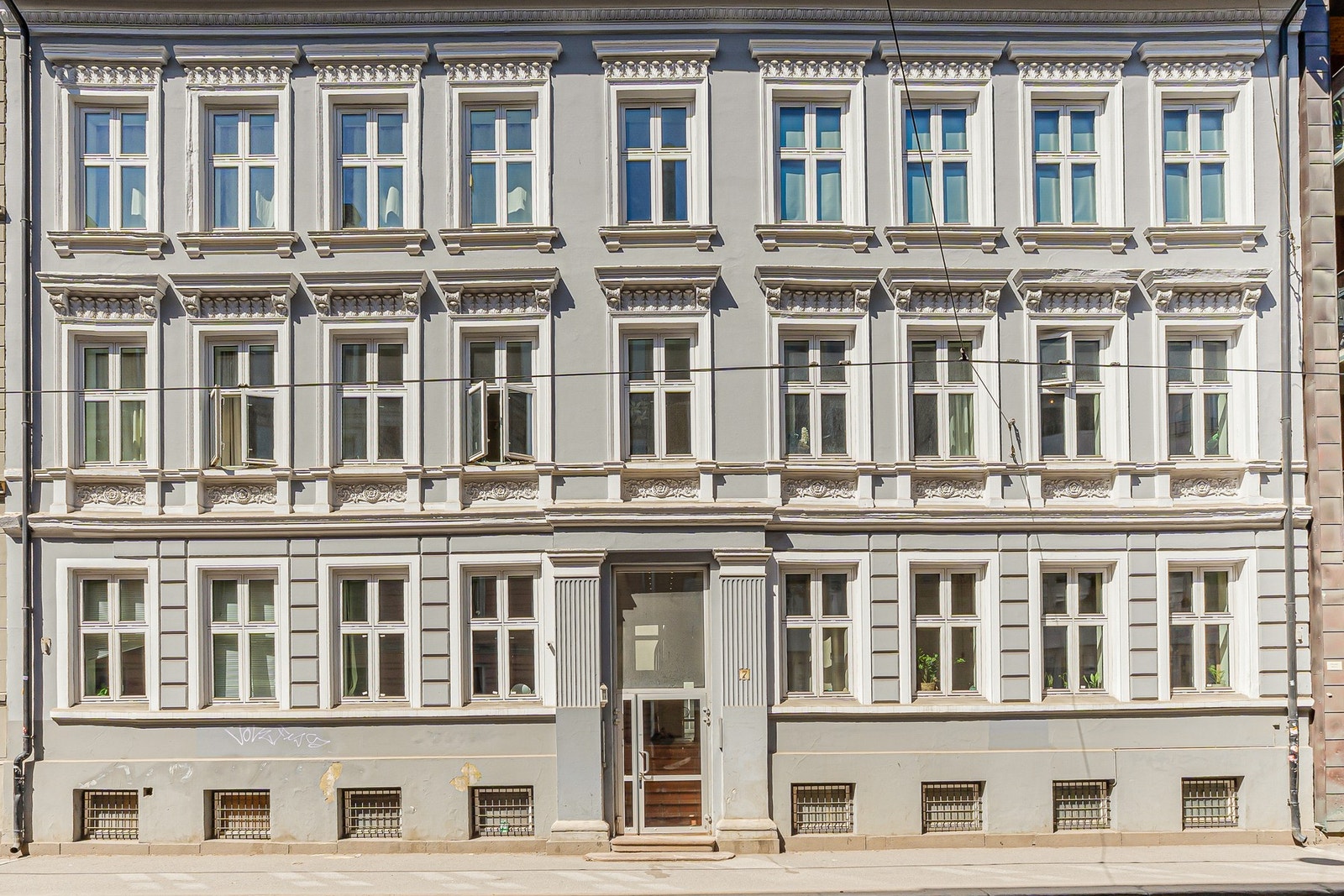 Leiligheten har en svært attraktiv beliggenhet midt i Homansbyen, med kort vei til alt man trenger i hverdagen. Galleribilde