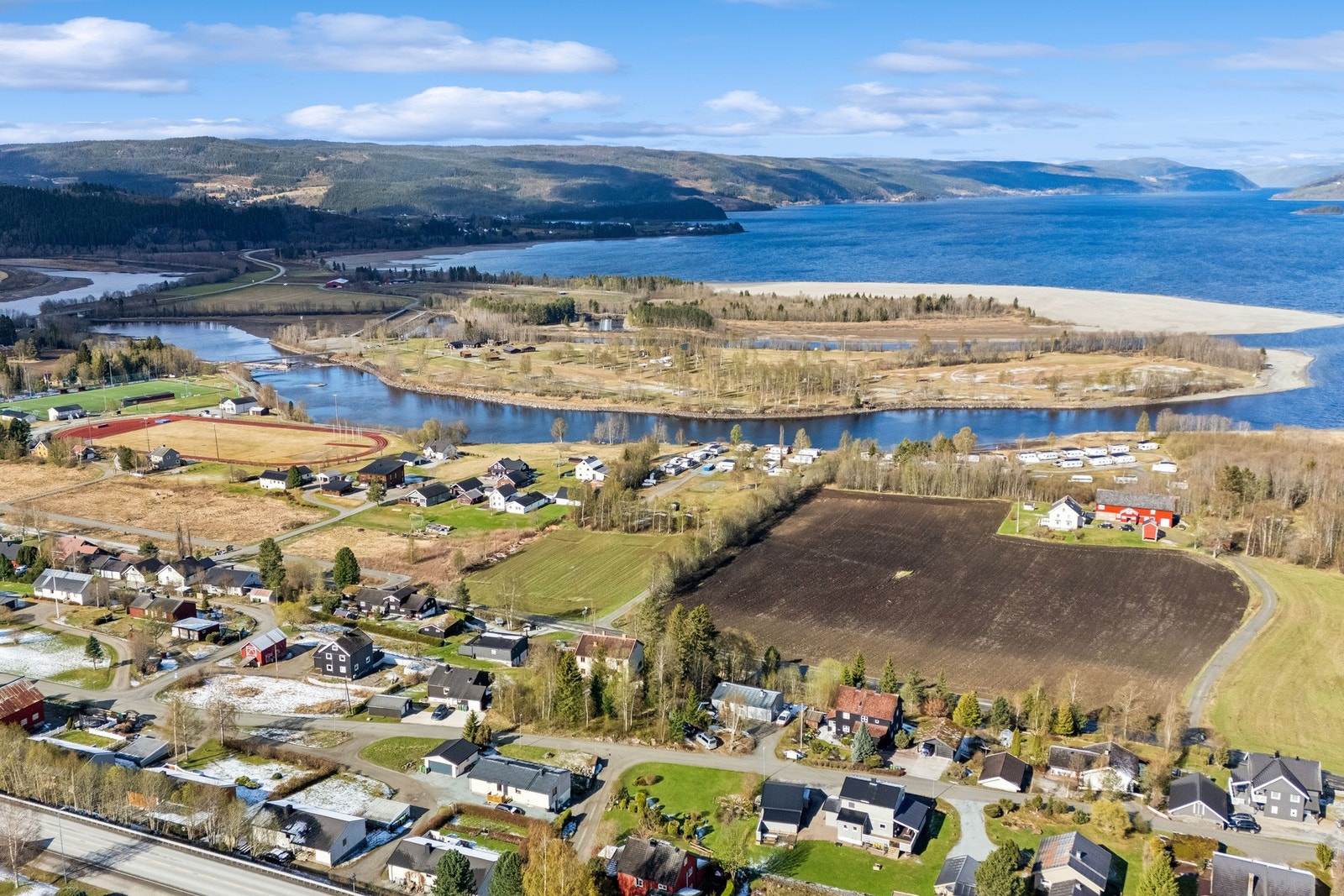 Fra eiendommen har du nærhet til det meste du trenger i hverdagen. Galleribilde
