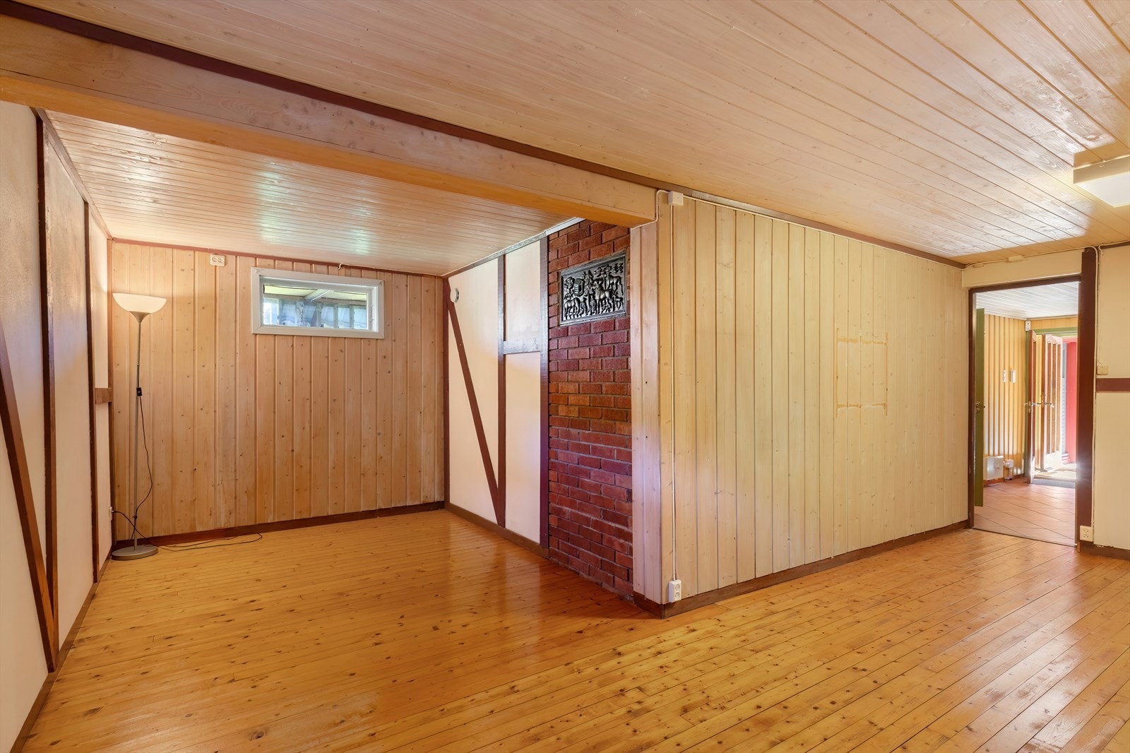 Rommene i kjeller i hovedsak godkjent som boder, disp rom, brenselrom m.m Galleribilde