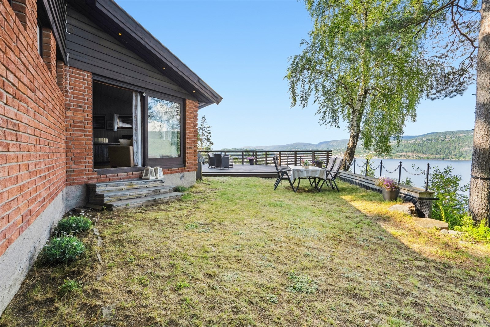 Flat hage som byr på lek og morro. Galleribilde
