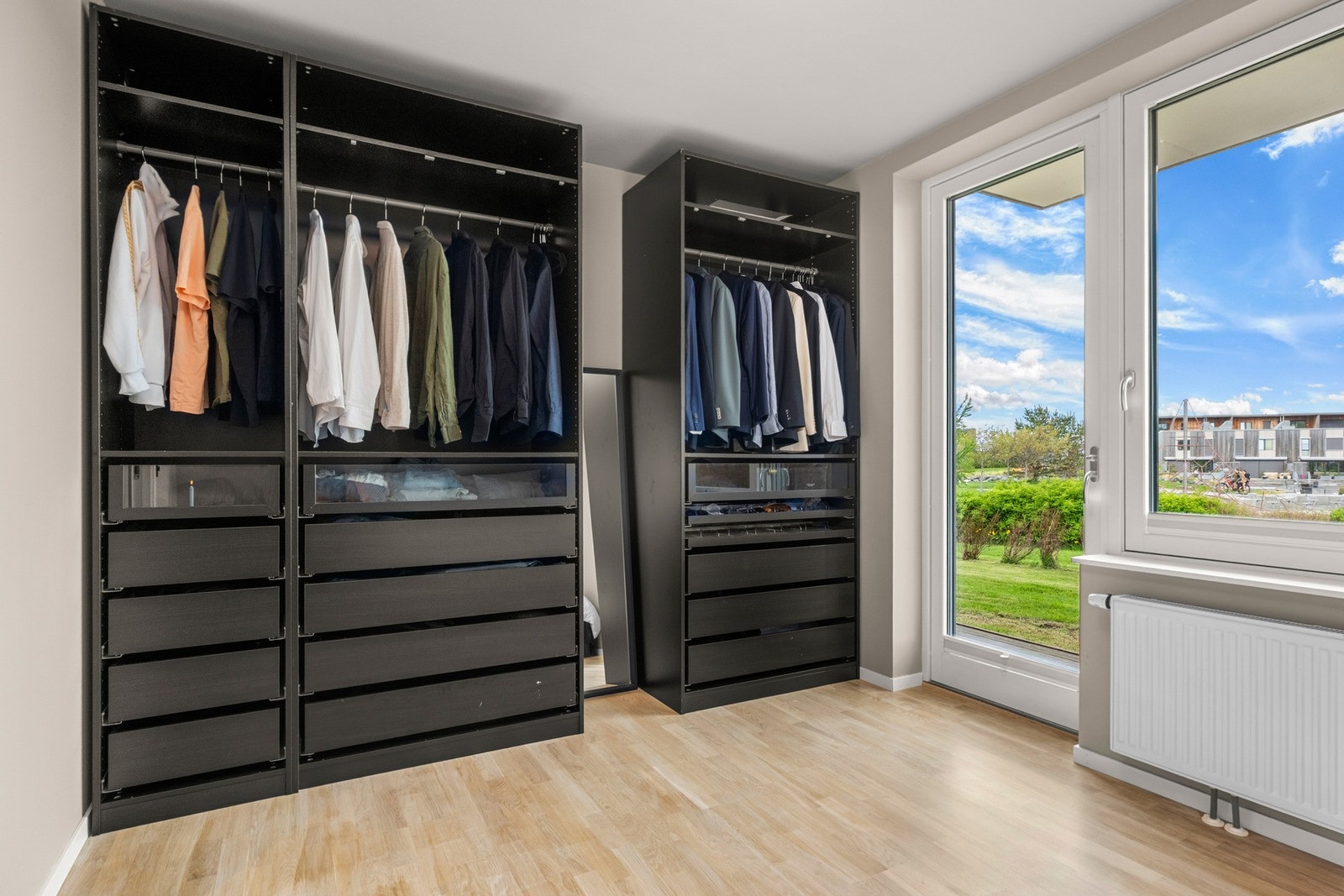 Her har man god plass til garderobe, pult seng - Alt man kunne trengt! Galleribilde
