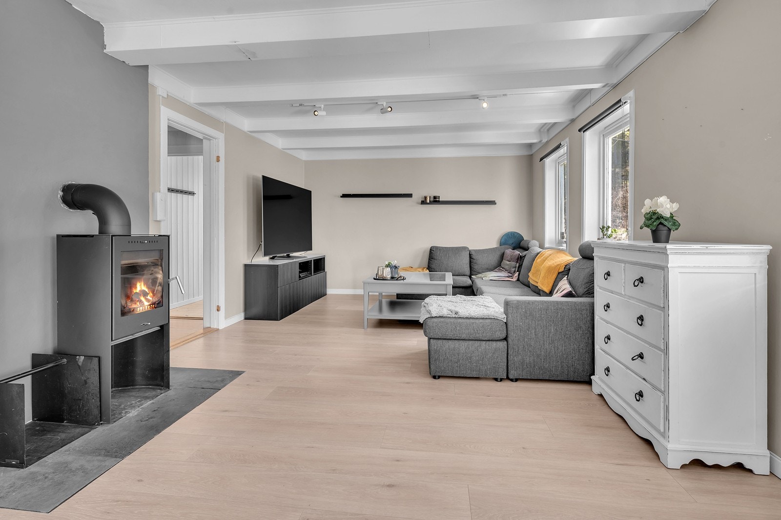 Vedovn gir ekstra varme og hygge i rommet. Galleribilde