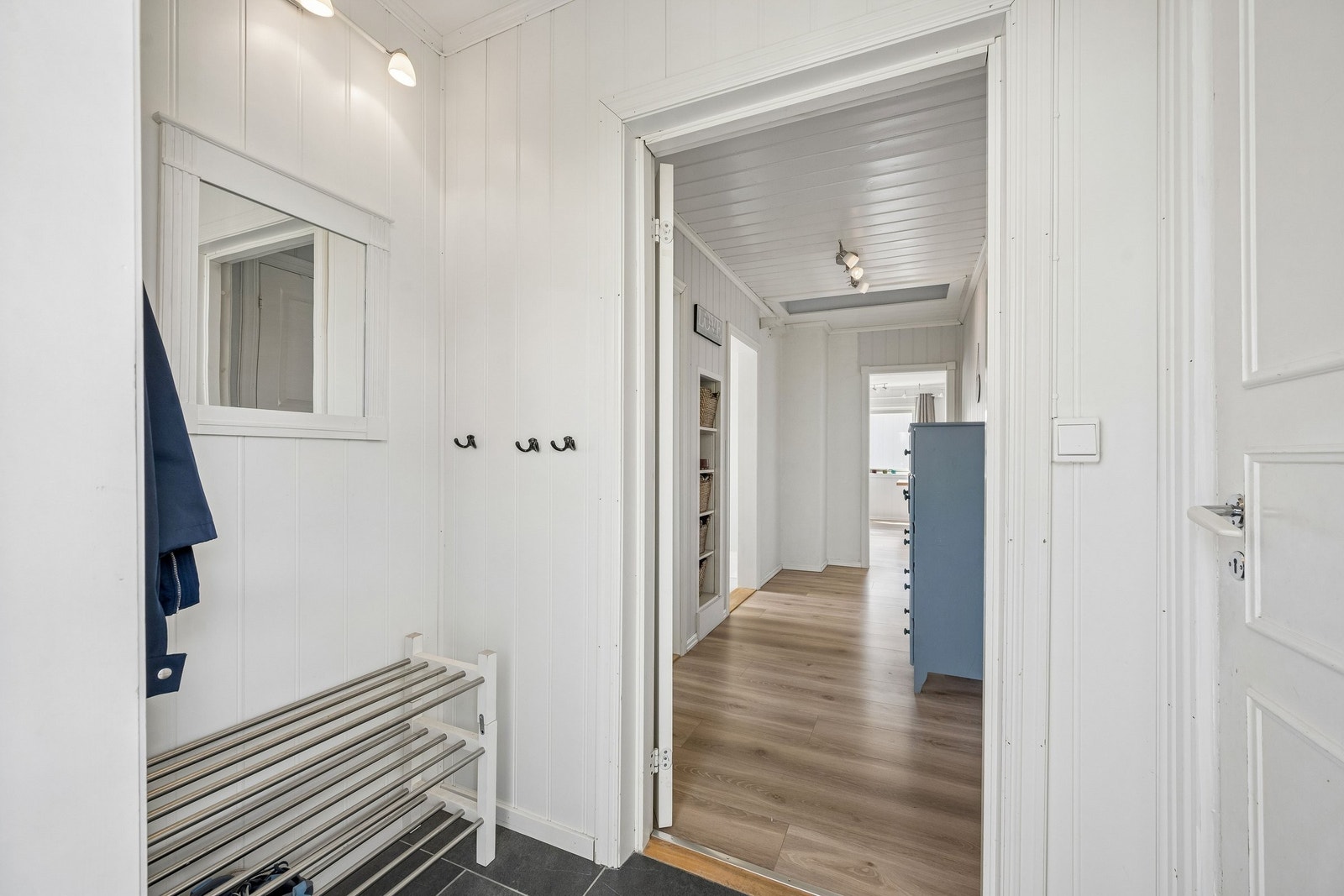Entre og gang, bod til høyre Galleribilde