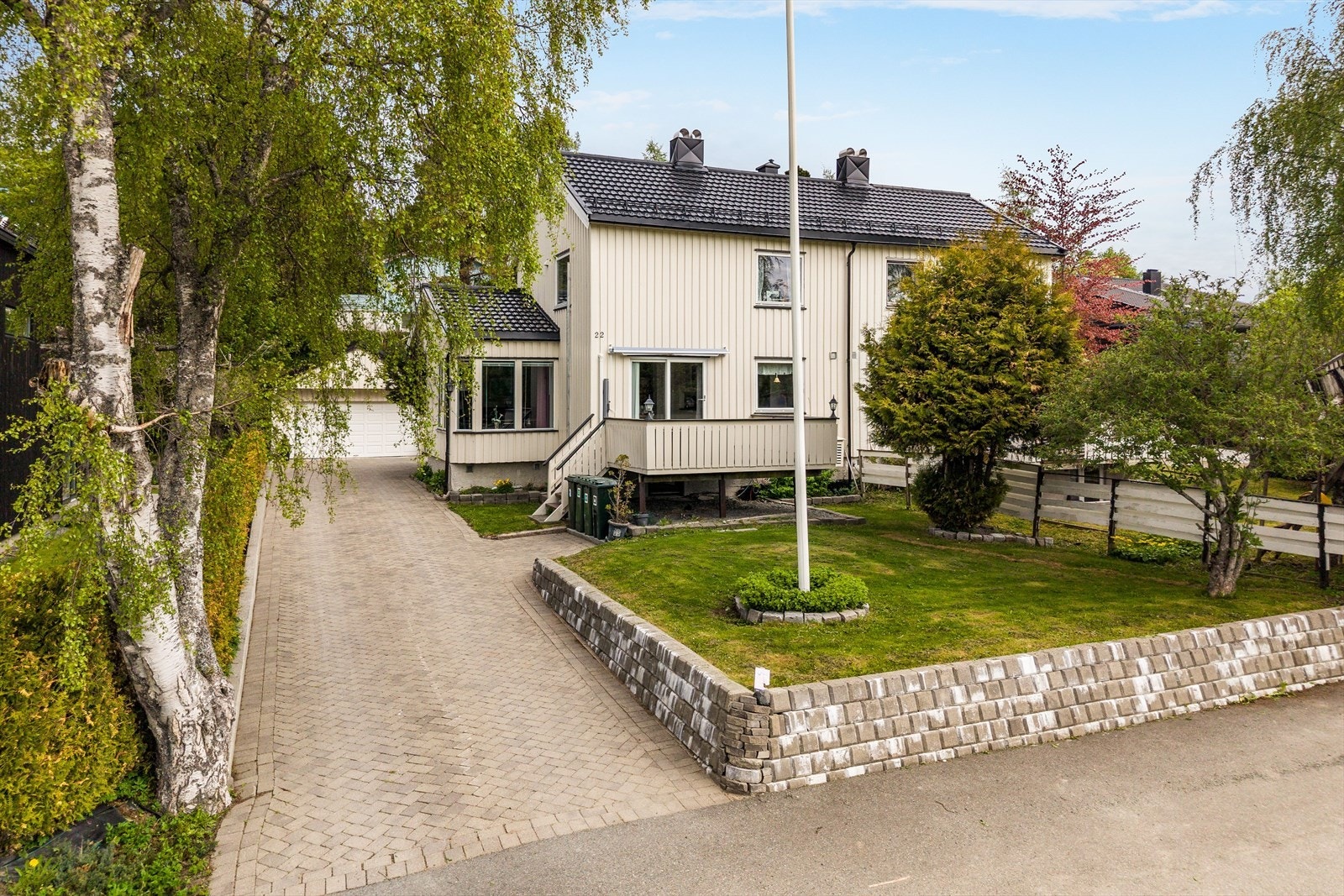 Boligen har nyere taktekking fra 2021 samt pipe som ble rehabilitert i 2018. Galleribilde