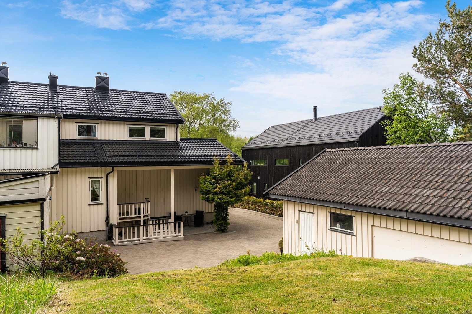 Inngangspartiet er på baksiden av huset. Galleribilde