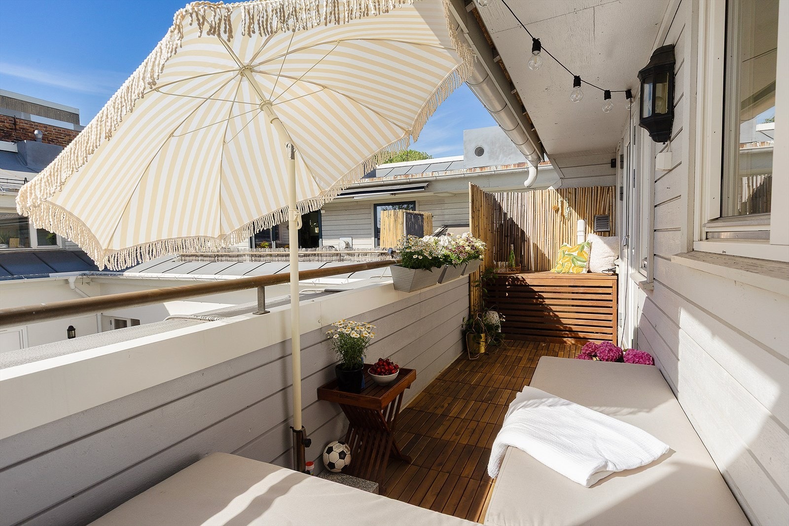 Solrik privat takterrasse på ca. 8 m² med adkomst fra stuen Galleribilde
