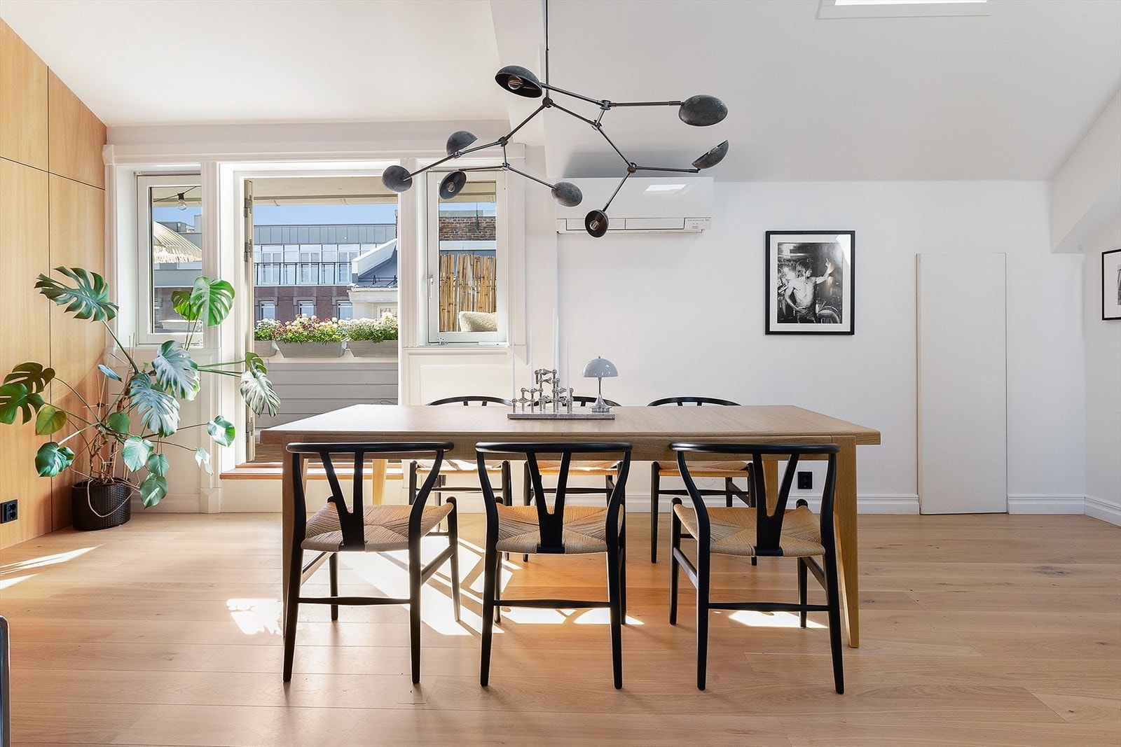 Gjennomgående toppleilighet med balansert ventilasjonsanlegg og aircon/varmepumpe Galleribilde
