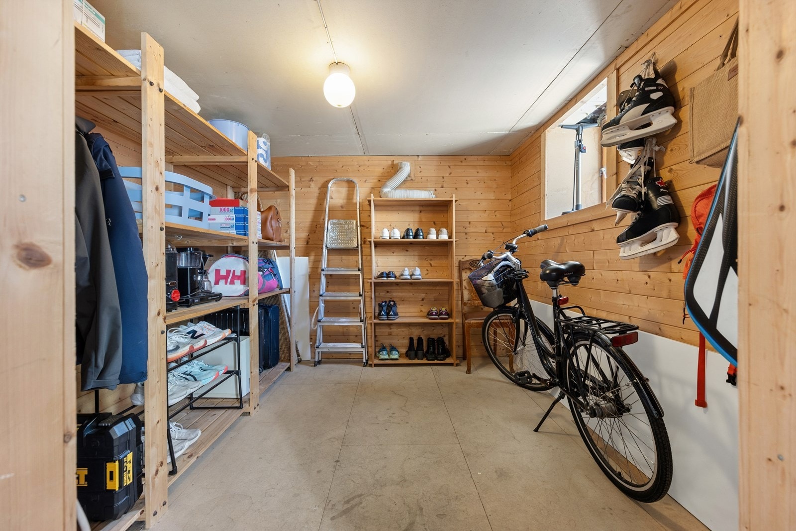 Leiligheten disponerer en romslig kjellerbod på ca. 8 kvm, med god plass til oppbevaring. Galleribilde