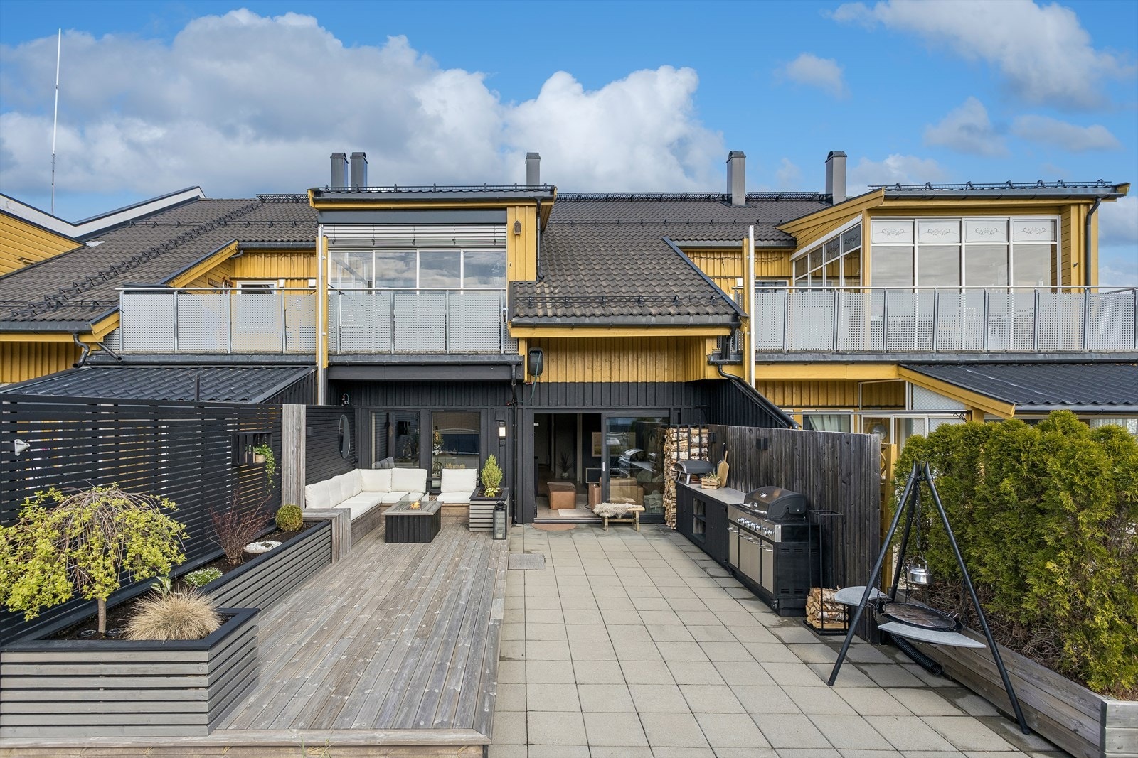 Fra stuen er det utgang til en privat, sydvendt takterrasse på rundt 50 m², en sjelden kvalitet midt i sentrum. Galleribilde