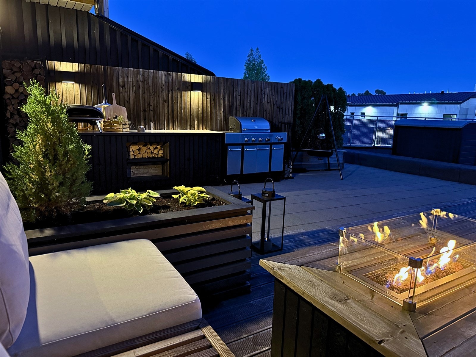 Den dempete belysningen skaper en helt egen kveldsstemning. Selgers eget bilde. Galleribilde