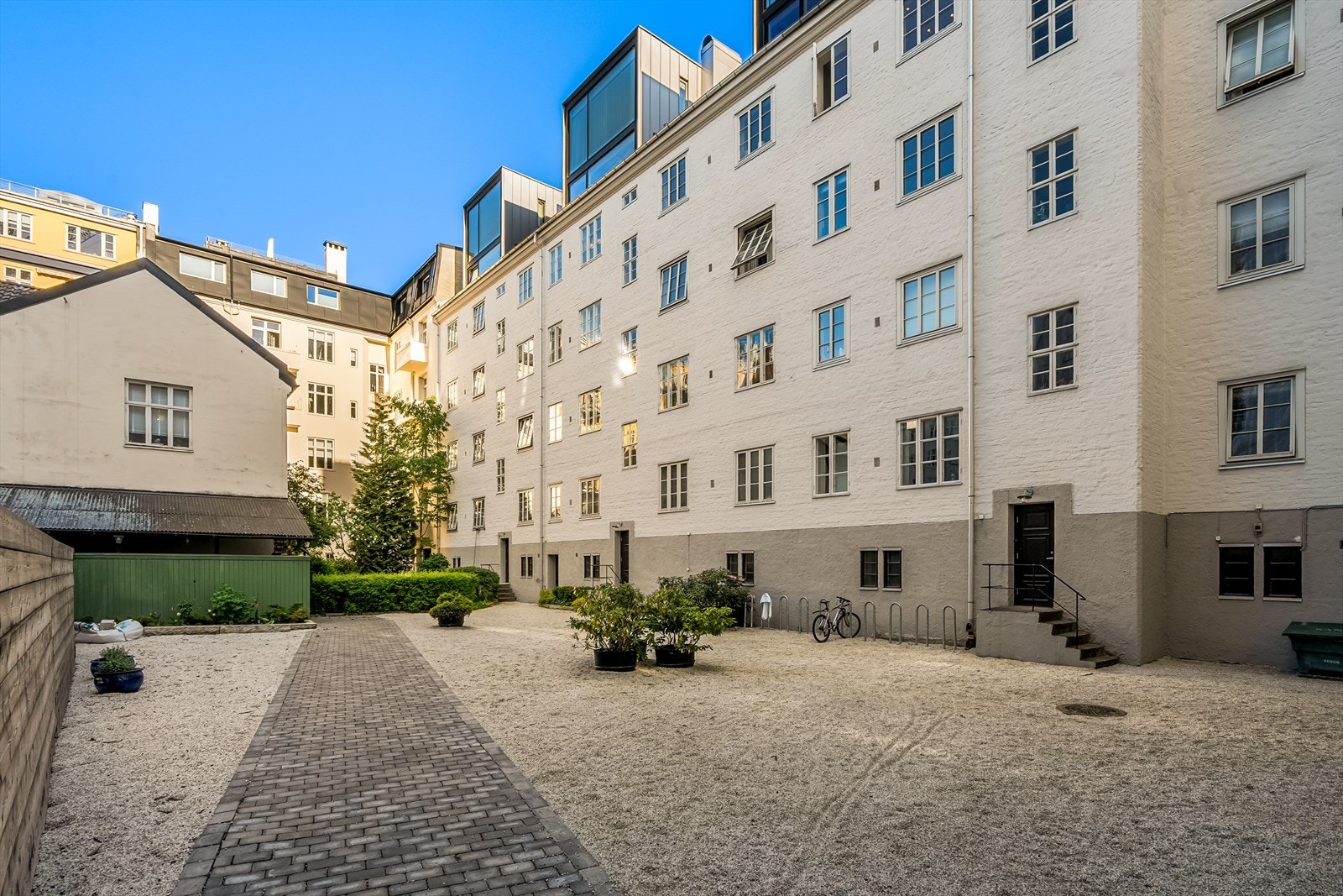 Veldrevet aksjelag med pent opparbeidede fellesområder. Galleribilde