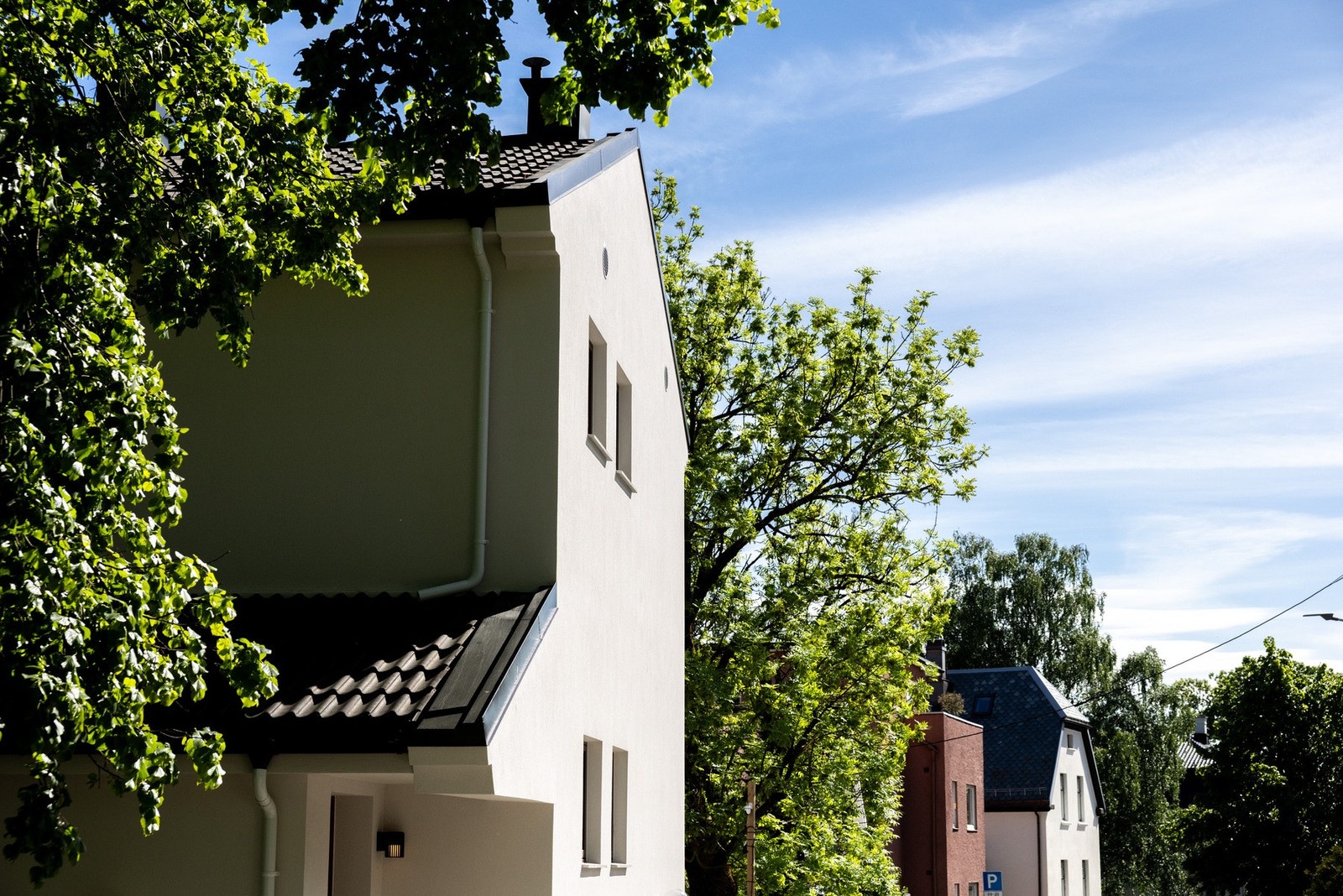 Boligen er en rehabilitert byvilla med en svært attraktiv beliggenhet innerst i en rolig blindvei Galleribilde