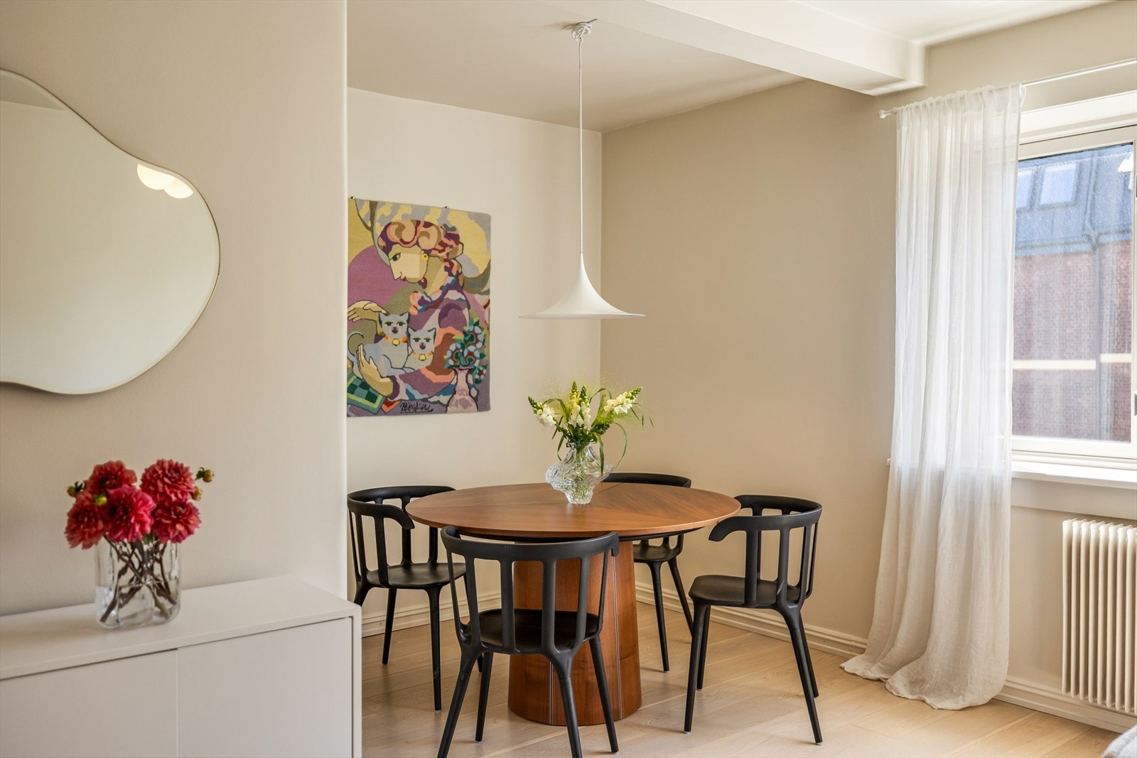 Her er det god plass til å innrede med et stort spisebord. Galleribilde