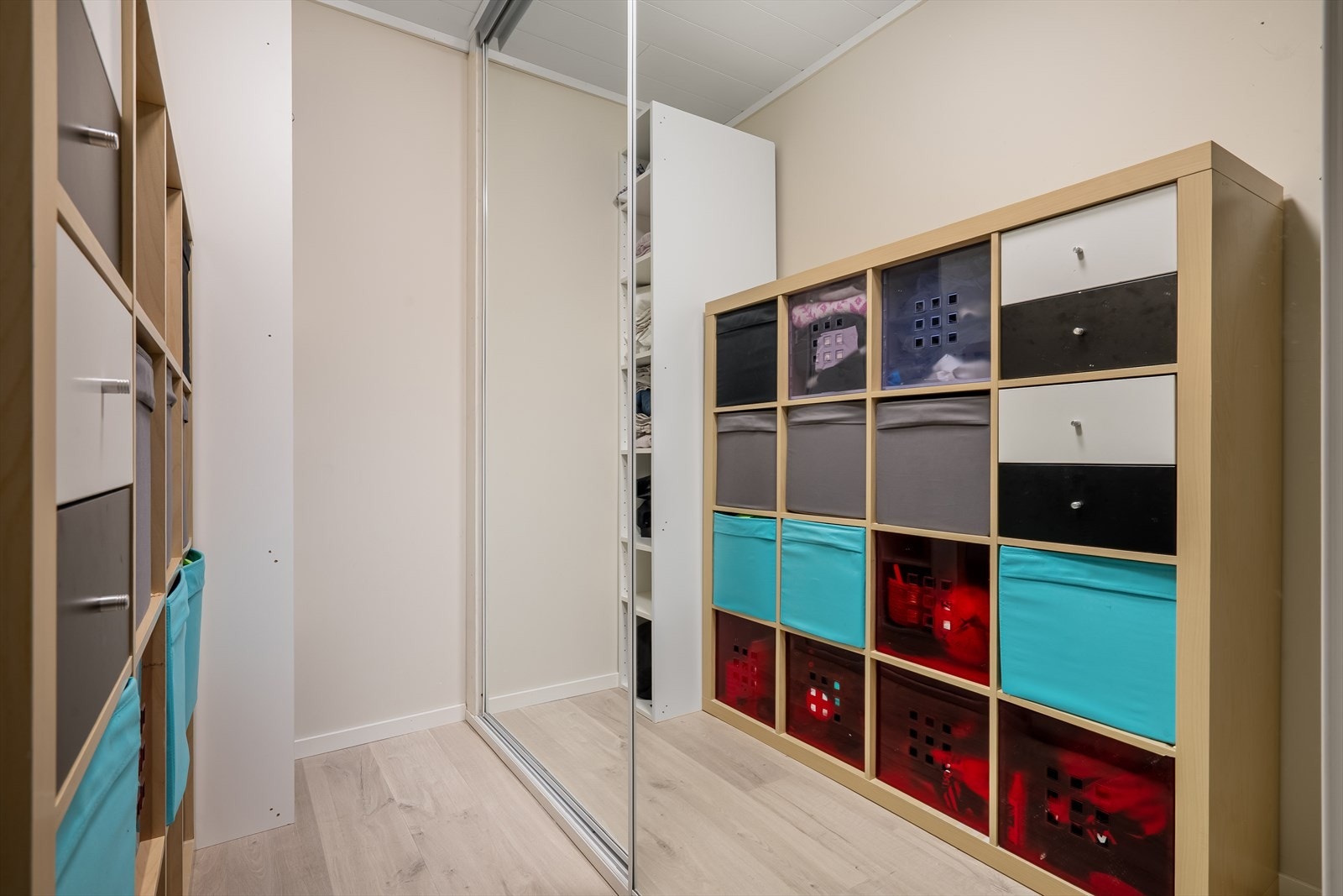 Walk-in garderobe. Galleribilde