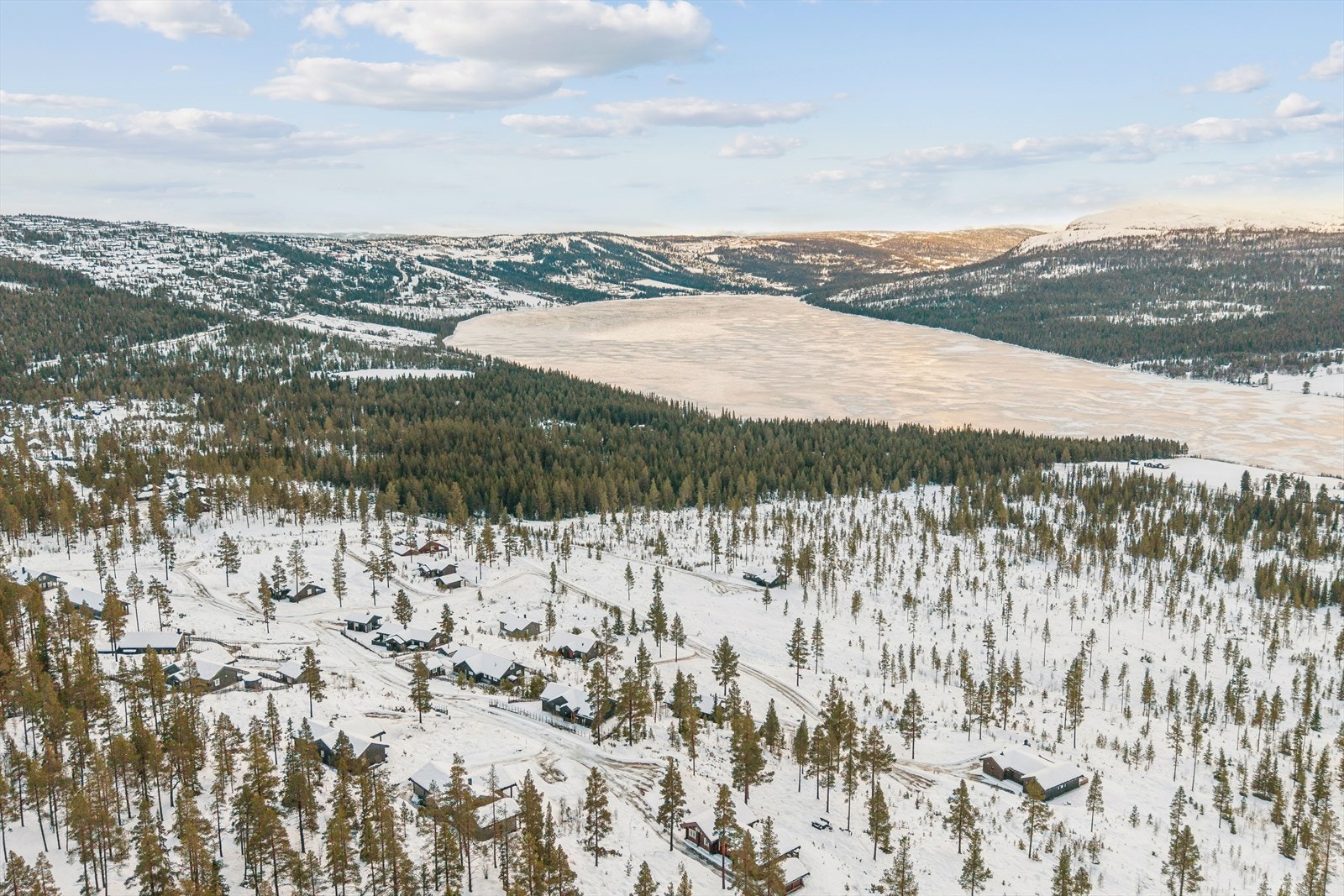 Her er du omgitt av storslått natur med fjell og vidde rett utenfor døren. Galleribilde