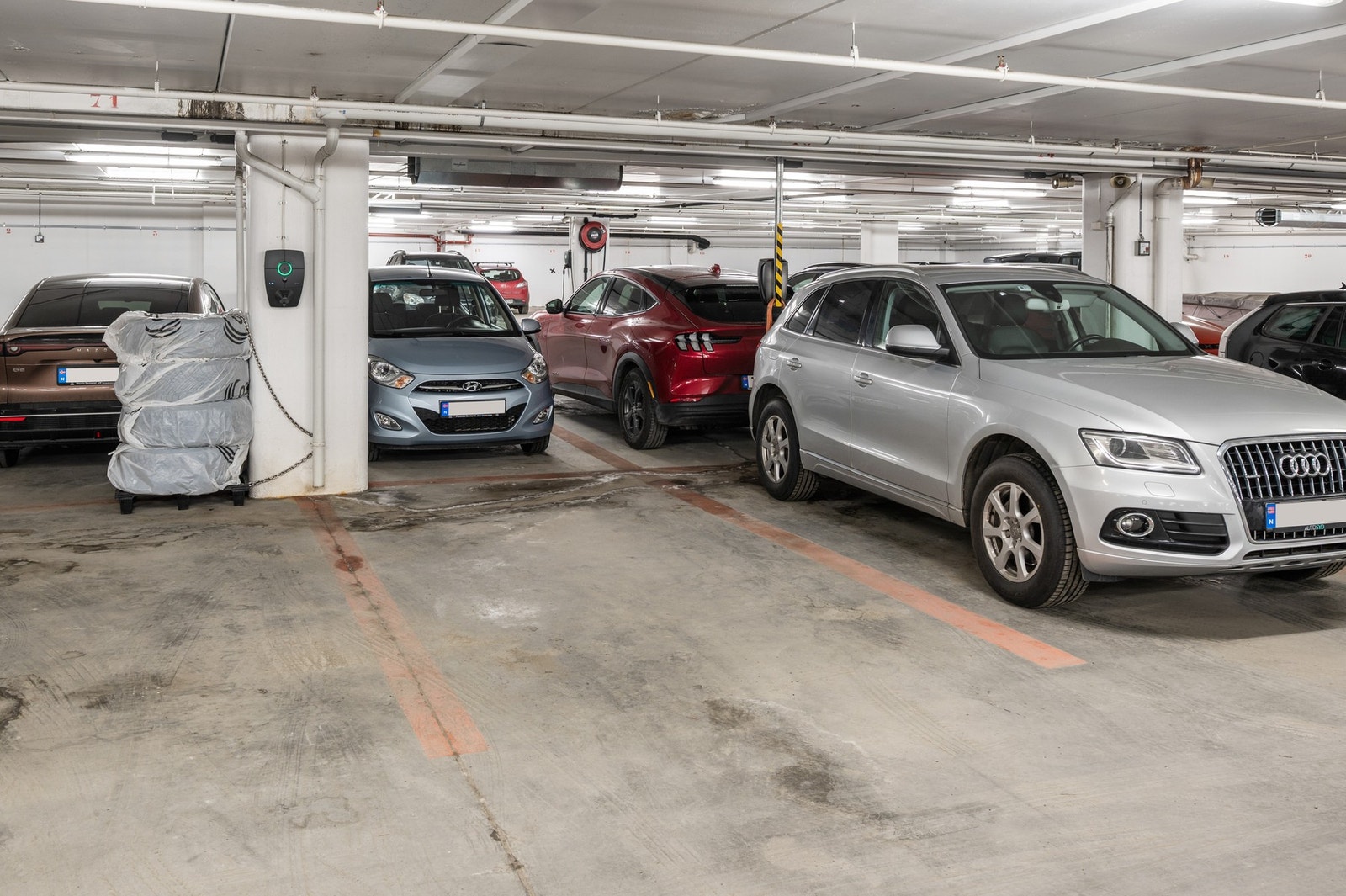 Fast plass i p-kjeller. Galleribilde