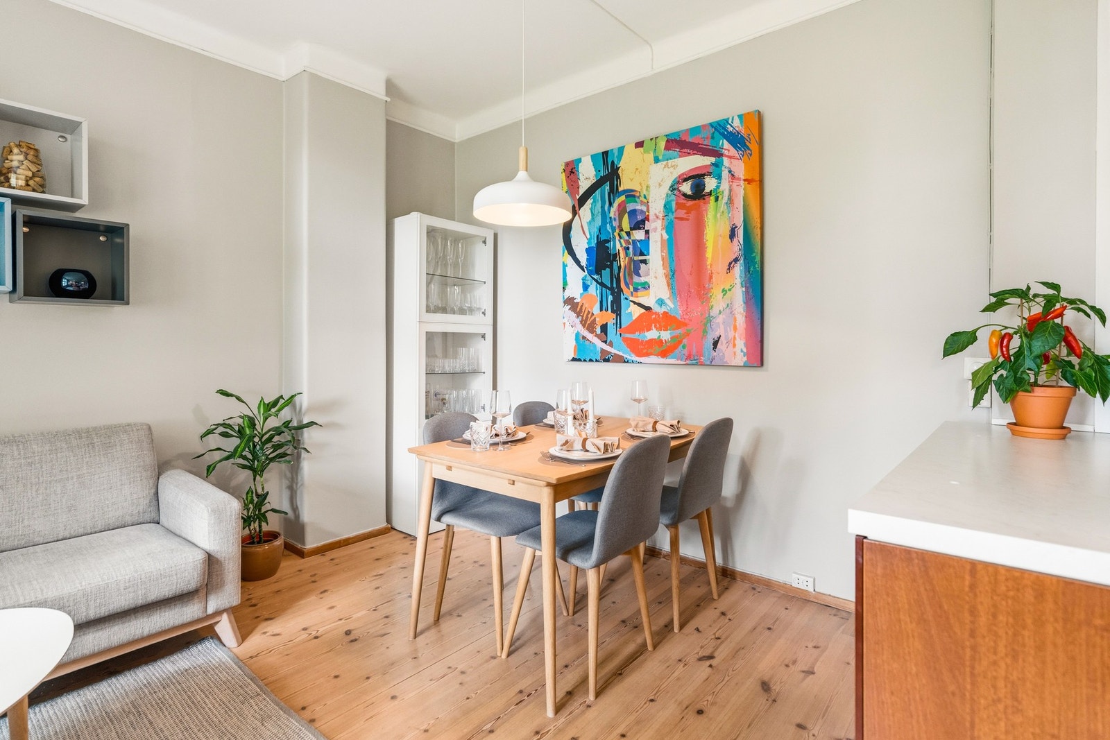 Boligen disponerer 2 bod med totalt gulvareal på hele 12,5 kvm! Galleribilde