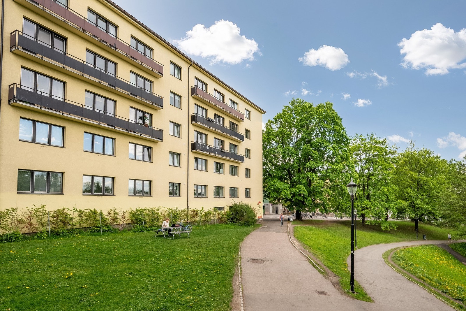 Her får du en perfekt 2-roms leilighet i grønne og bilfri omgivelser med direkte utsikt mot Akerselven. Galleribilde