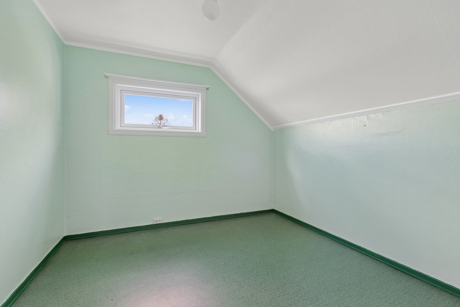 Fra gangen i loftsetasjen er det utgang til en takterrasse på cirka 15 m². Galleribilde