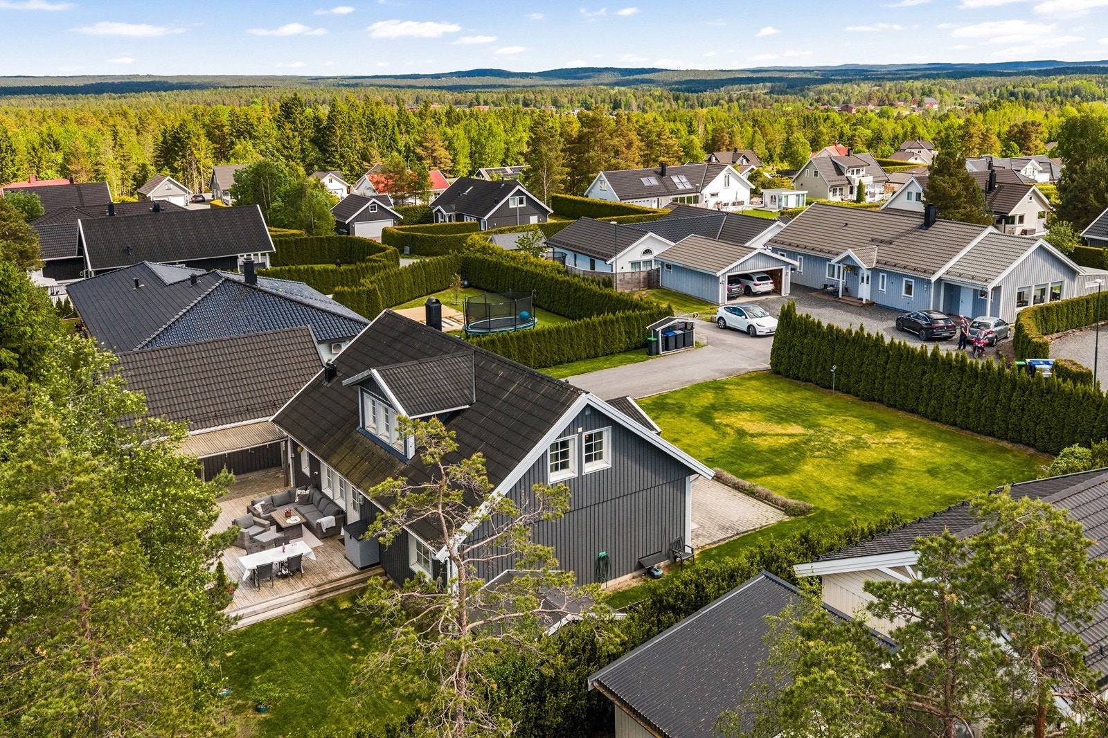 Det er ca. 10-12 minutter med bil til Mosseporten kjøpesenter og påkjøring til E6. Galleribilde